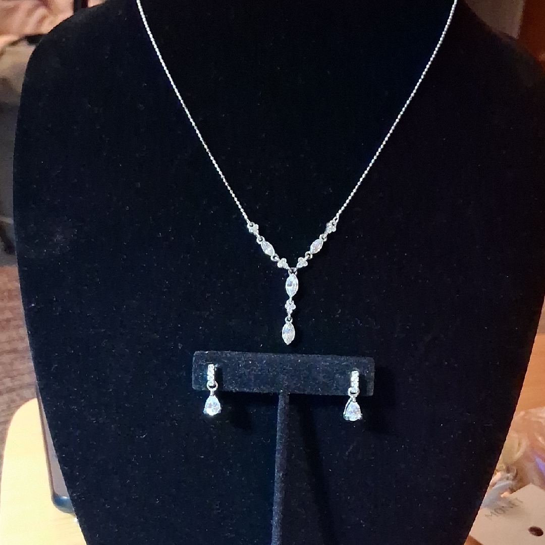 Monet Dainty Silver Set - Vintage New Old Stock 30$